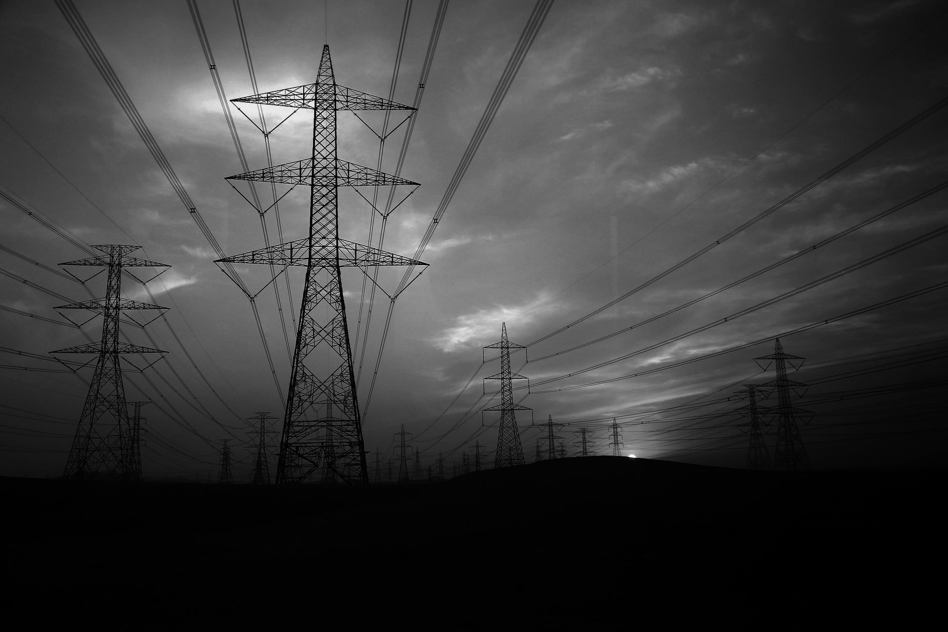 electricity-pylon-g7873ee931_1920cb.jpg